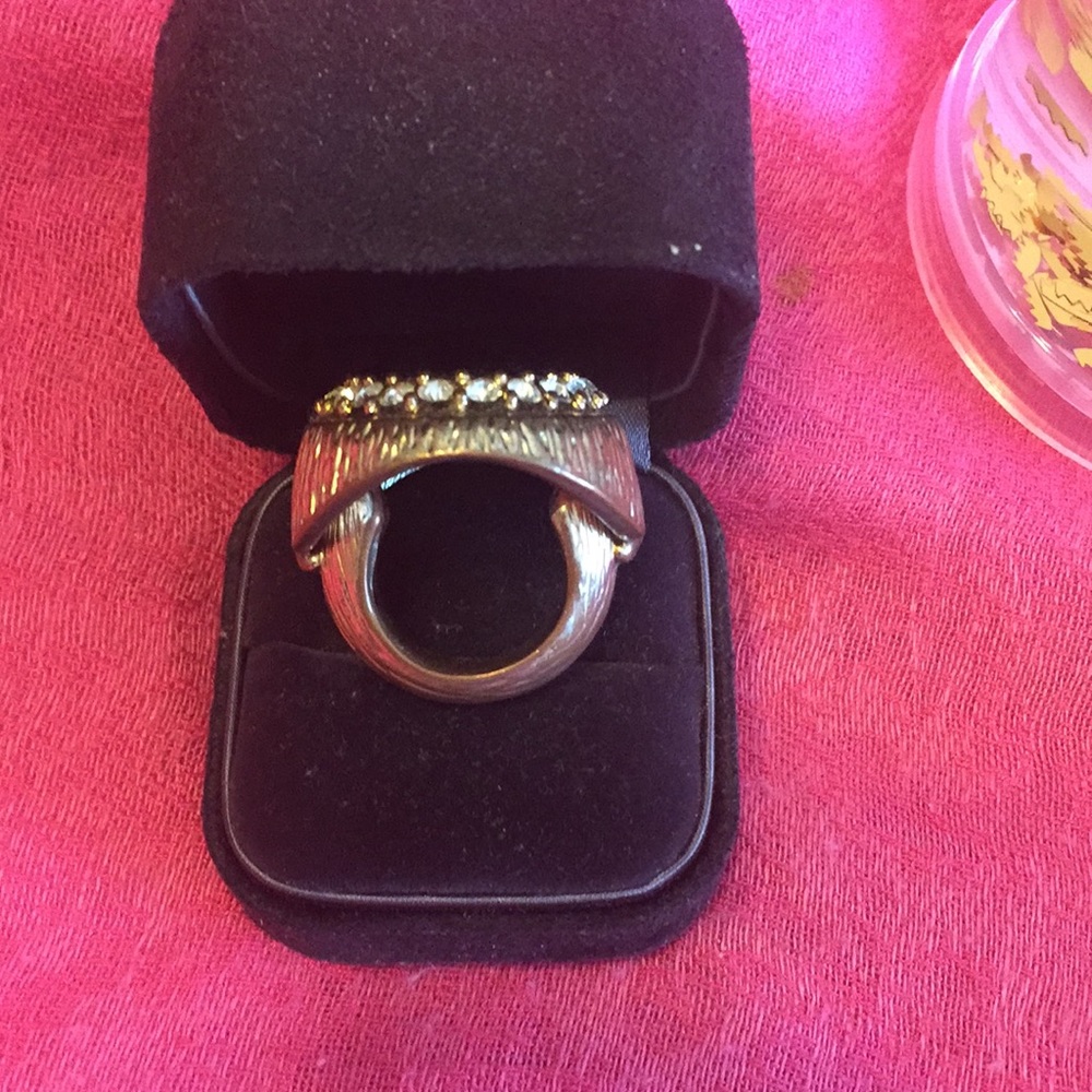Stunning Ring - Picture 2 of 2